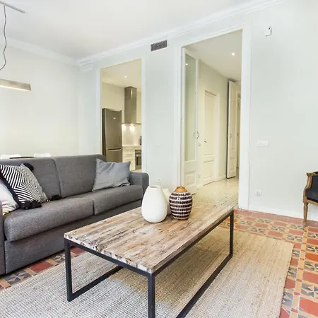4bedroom With Balcony In Ramblas 3-2 * Барселона