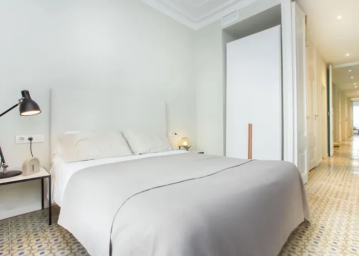 Apartment The Collection - 4bedroom With Balcony In Ramblas 3-2 *