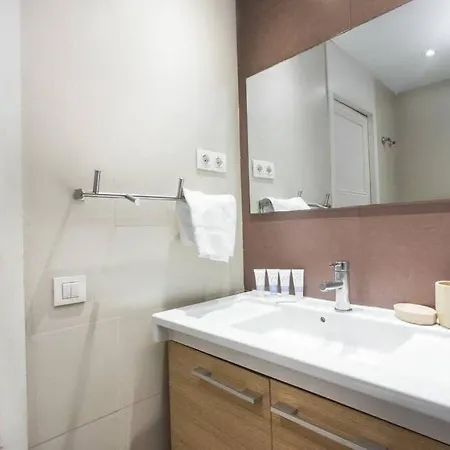 4bedroom With Balcony In Ramblas 3-2 Barcelona